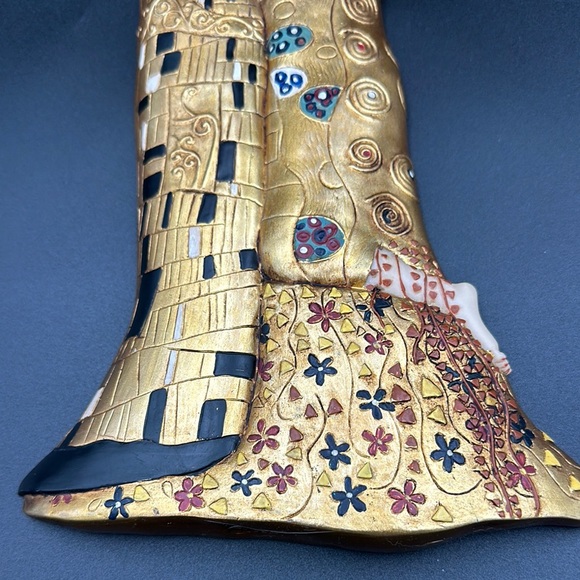 Gold Gustav Klimt Inspired Decorative Sculpture “The Kiss” Iconic Masterpiece - Picture 4 of 12